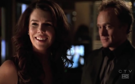 Lauren Graham plays herself in Studio 60 on the Sunset Strip alongside Bradley Whitford as Danny Tripp